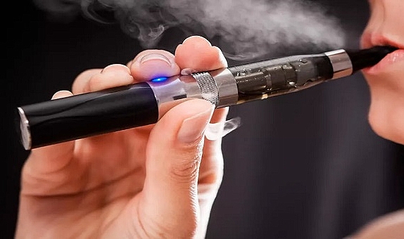 ELEKTRONIK SIGARA ZARARLI MI