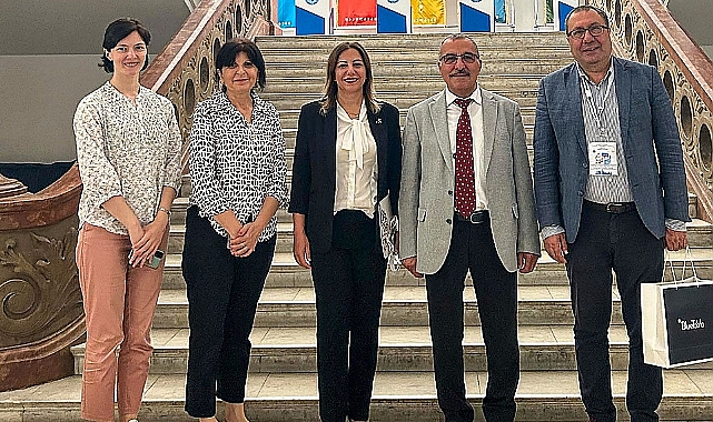 Rektör Gavgalı Tiflis'te