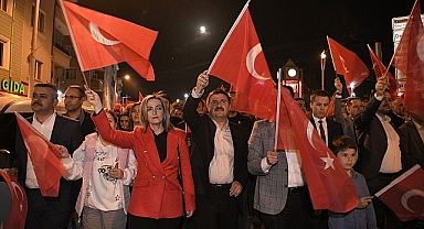 Cumhuriyetimizin 100. Yılında Karaman kırmızı-beyaz renge büründü