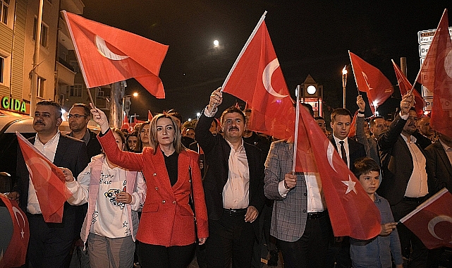 Cumhuriyetimizin 100. Yılında Karaman kırmızı-beyaz renge büründü
