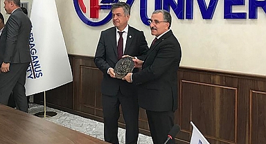 REKTÖR GAVGALI ÖZBEKİSTAN'DAKİ KONGREYE KATILDI