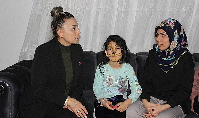 Elif Çeliktaş, mahalle sakininin davetini geri çevirmedi