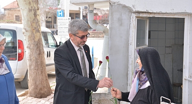 Başkan Boyacıoğlu'ndan 8 Mart'ta Karanfilli Kutlama