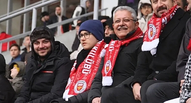 Recep Sertçelik, Karaman FK'nın 'Sosyal Tribün' Projesine Destek Verdi