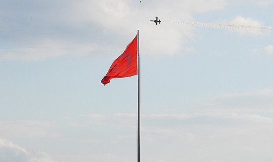 TÜRK YILDIZLARI'NIN GÖSTERİ UÇUŞU NEFES KESTİ