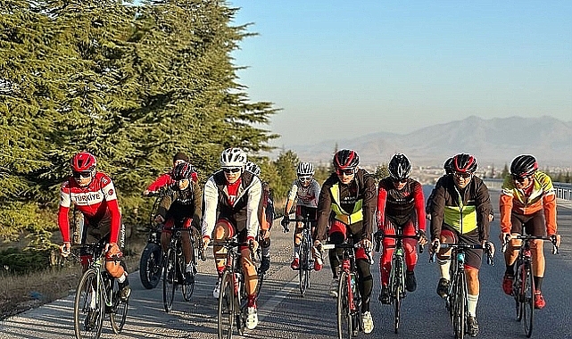 Karaman Valisi Çiçekli, bisikletten düşerek köprücük kemiğini kırdı