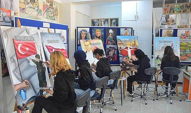 İstiklal Marşı'nın Her Kıtasını Tuvale Yansıtıyorlar